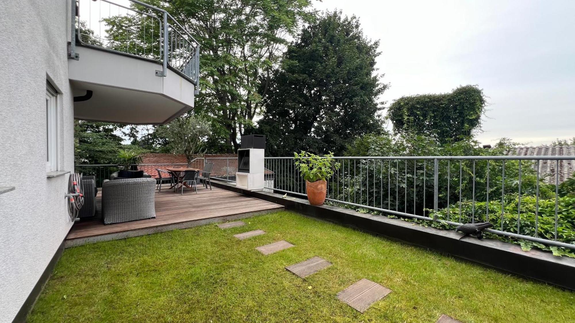 Ludwigshome Luxus - Zentral, Kostenloser Parkplatz, Terrasse Ludwigsburg Buitenkant foto